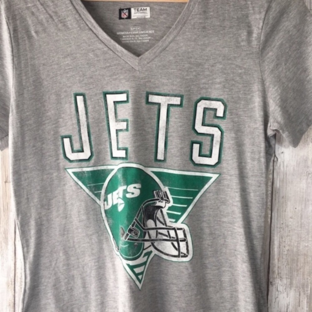 NFL New York Jets Gray V Neck Logo Tee Women’s Medium Football Shirt - Picture 2 of 4